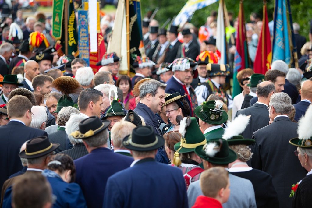 Ministerpräsident Söder beim Festumzug