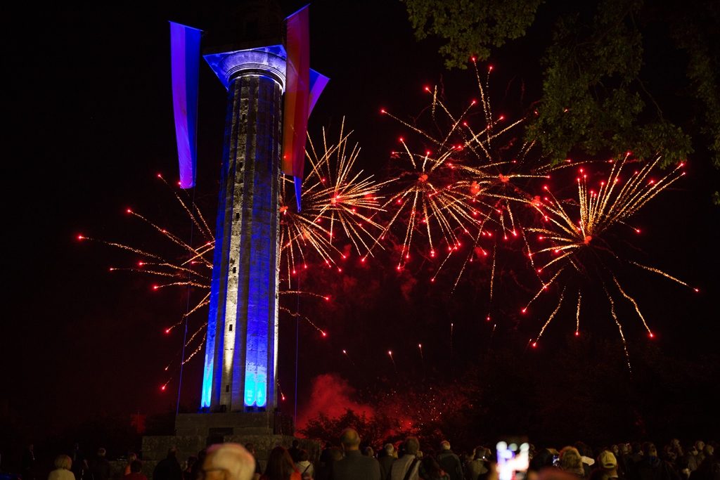 Feuerwerk an der Konstiutionssäule in Gaibach