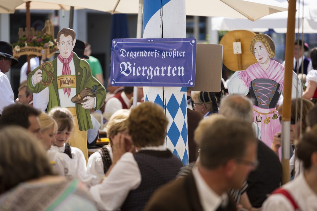 Biergarten beim Gautrachtentag Deggendorf