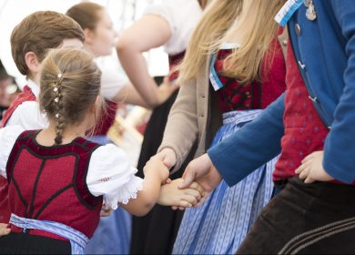Deggendorfer tanzen auf dem Gautrachtentag