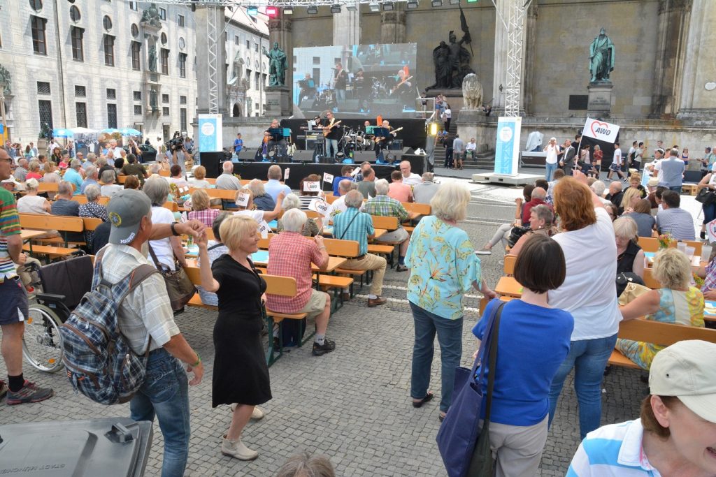 Teilnehmer des Bürgerfests.